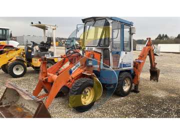 Tractopelle KUBOTA R 410 d'occasion